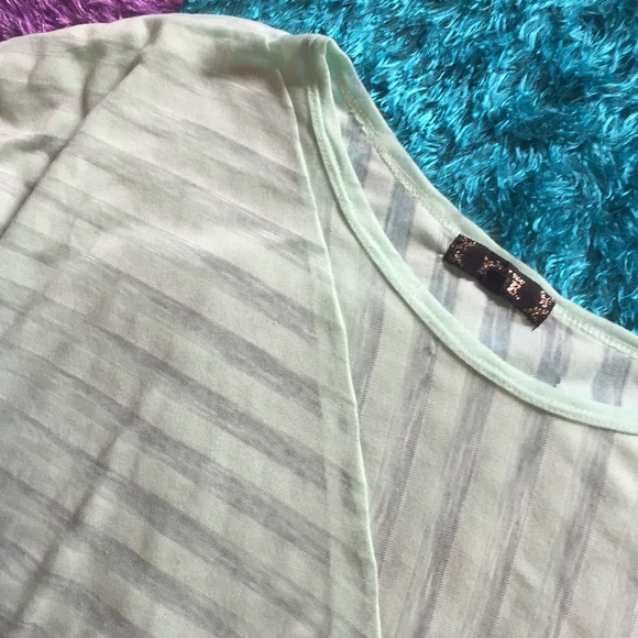 Sheer long-sleeve mint green top - Picture 2 of 7